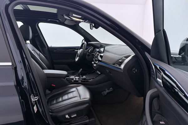 BMW iX3 High Executive 80 kWh M-pakket (1e eigenaar, NL-auto, Dealer OnderH, Trekhaak, Panoramadak, Camera, Leder, StoelV, Etc)