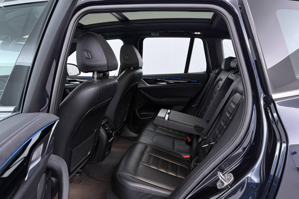 BMW iX3 High Executive 80 kWh M-pakket (1e eigenaar, NL-auto, Dealer OnderH, Trekhaak, Panoramadak, Camera, Leder, StoelV, Etc)