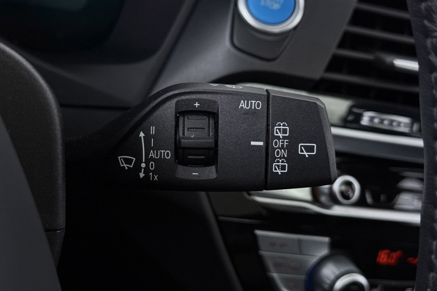 BMW iX3 High Executive 80 kWh M-pakket (1e eigenaar, NL-auto, Dealer OnderH, Trekhaak, Panoramadak, Camera, Leder, StoelV, Etc)