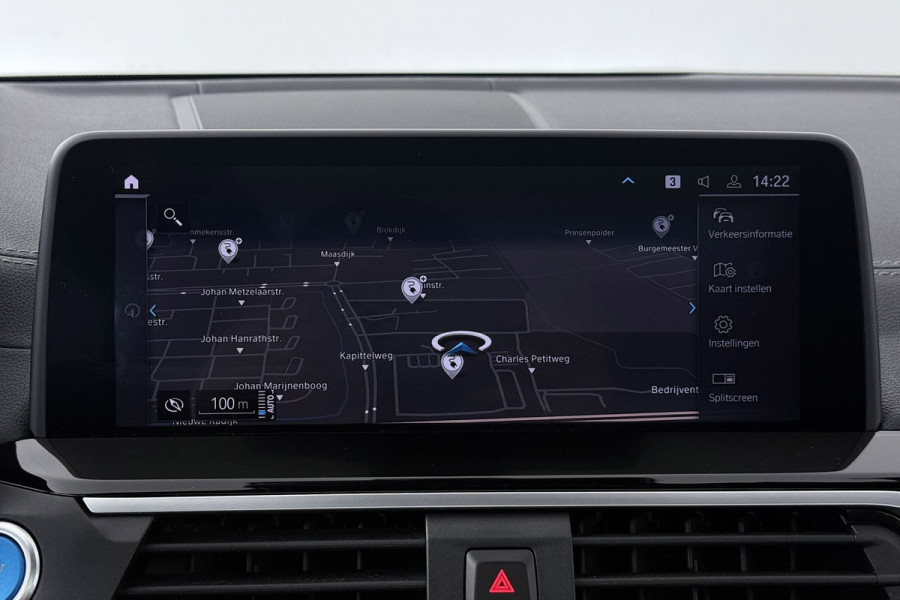 BMW iX3 High Executive 80 kWh M-pakket (1e eigenaar, NL-auto, Dealer OnderH, Trekhaak, Panoramadak, Camera, Leder, StoelV, Etc)