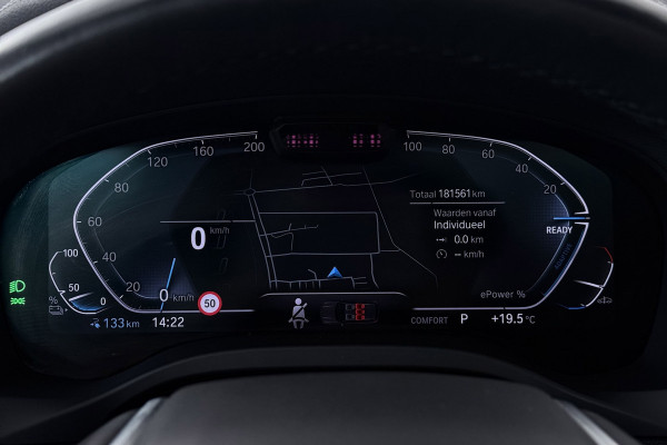BMW iX3 High Executive 80 kWh M-pakket (1e eigenaar, NL-auto, Dealer OnderH, Trekhaak, Panoramadak, Camera, Leder, StoelV, Etc)