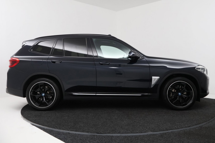 BMW iX3 High Executive 80 kWh M-pakket (1e eigenaar, NL-auto, Dealer OnderH, Panoramadak, Navi Pro, Leder, StoelV, Etc)