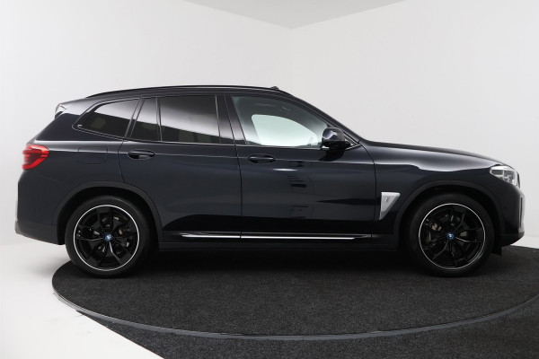 BMW iX3 High Executive 80 kWh M-pakket (1e eigenaar, NL-auto, Dealer OnderH, Panoramadak, Navi Pro, Leder, StoelV, Etc)
