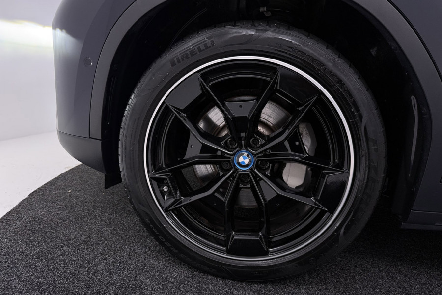 BMW iX3 High Executive 80 kWh M-pakket (1e eigenaar, NL-auto, Dealer OnderH, Panoramadak, Navi Pro, Leder, StoelV, Etc)