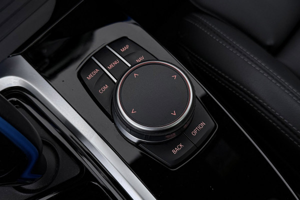 BMW iX3 High Executive 80 kWh M-pakket (1e eigenaar, NL-auto, Dealer OnderH, Panoramadak, Navi Pro, Leder, StoelV, Etc)