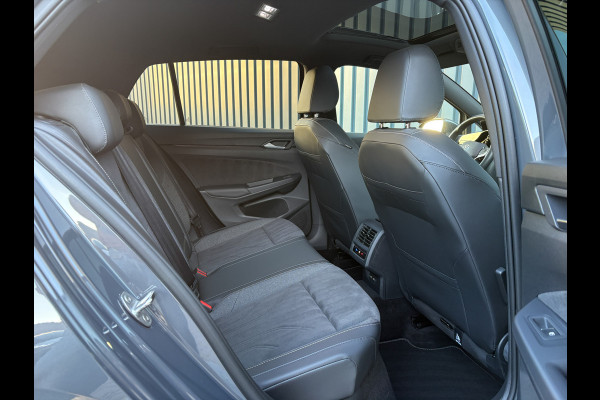 Volkswagen Golf 1.5 eTSI 50 Edition | Panodak | Stoelgeheugen | Head Up | IQ Light | Prijs Rijklaar!!
