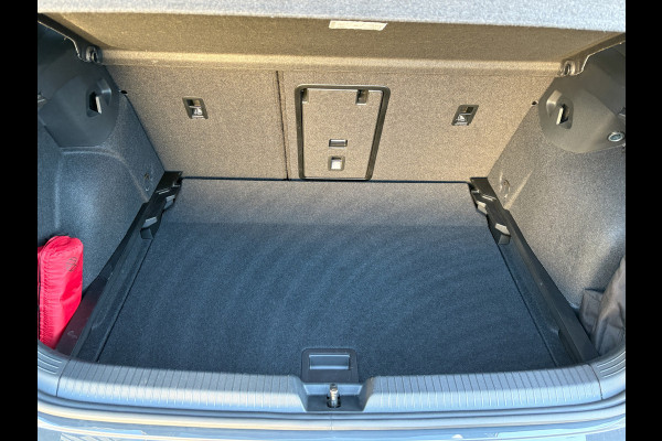 Volkswagen Golf 1.5 eTSI 50 Edition | Panodak | Stoelgeheugen | Head Up | IQ Light | Prijs Rijklaar!!