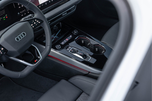 Audi A5 Avant 2.0 e-hybrid Quattro 299pk S-line Pano ACC S-stoelen Ambiente 360° Camera