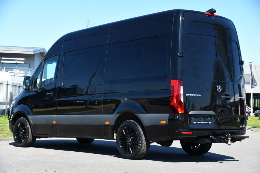 Mercedes-Benz Sprinter 317 1.9 CDI L2H2 RWD Black Edition Full Options! 360 Camera, Adaptieve Cruise, LED, 3500kg Trekhaak, Leder, Carplay, 170pk, Voorruit verwarming, Uniek!