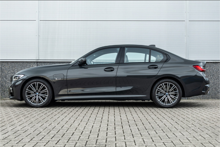 BMW 3-serie 320e M-Sport Dravitgrau / Schaal stoel / HiFi / Camera /