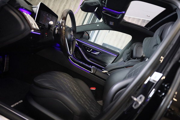 Mercedes-Benz S-Klasse 580 e 4MATIC AMG Line / Head Up / Chauffeurspakket / TV Schermen / 360 Camera / Burmester / Pano / Leder