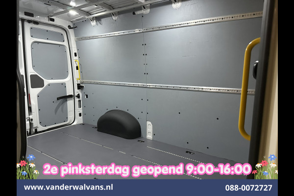 Volkswagen Crafter 2.0 TDI 177pk L3H3 L2H2 Euro6 Airco | Camera | Navigatie | Apple Carplay | Cruisecontrol Android Auto, Chauffeursstoel, 3000kg trekvermogen, Massagestoel