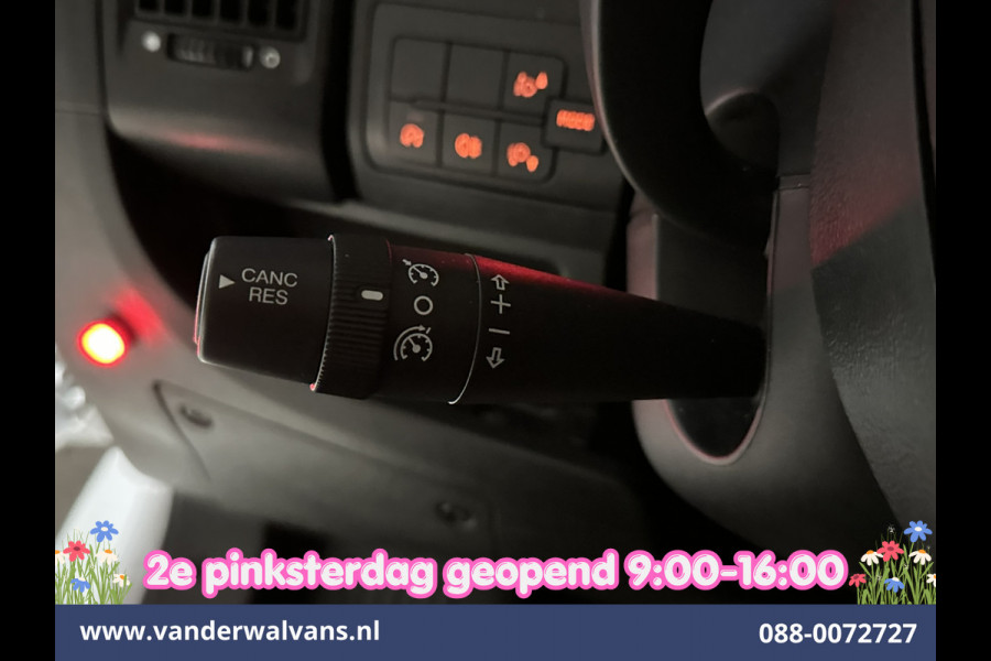 Peugeot Boxer 2.2 BlueHDi 141pk Bakwagen 436cm Lang Laadklep Euro6 Airco | Cruisecontrol | 1085kg laadvermogen Bijrijdersbank.