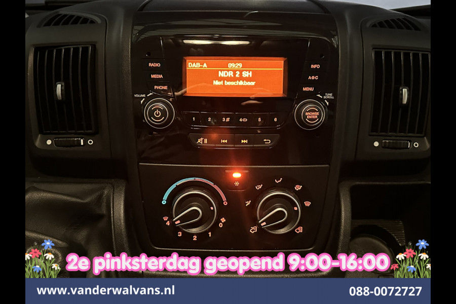 Peugeot Boxer 2.2 BlueHDi 141pk Bakwagen 436cm Lang Laadklep Euro6 Airco | Cruisecontrol | 1085kg laadvermogen Bijrijdersbank.