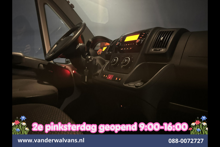 Peugeot Boxer 2.2 BlueHDi 141pk Bakwagen 436cm Lang Laadklep Euro6 Airco | Cruisecontrol | 1085kg laadvermogen Bijrijdersbank.