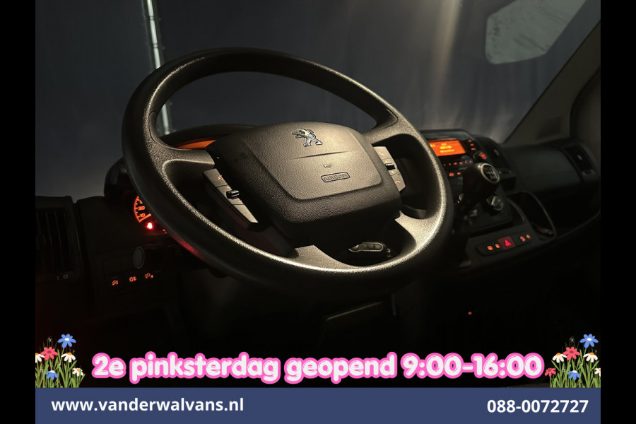 Peugeot Boxer 2.2 BlueHDi 141pk Bakwagen 436cm Lang Laadklep Euro6 Airco | Cruisecontrol | 1085kg laadvermogen Bijrijdersbank.