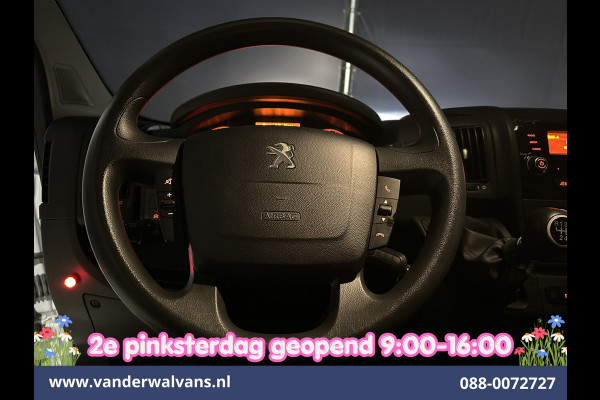 Peugeot Boxer 2.2 BlueHDi 141pk Bakwagen 436cm Lang Laadklep Euro6 Airco | Cruisecontrol | 1085kg laadvermogen Bijrijdersbank.