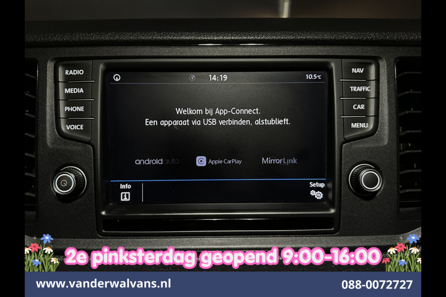 Volkswagen Crafter 2.0 TDI 141pk Automaat L3H3 L2H2 Euro6 Airco | Camera | Navigatie | 3000kg Trekhaak | Imperiaal | Apple Carplay Chauffeursstoel, Cruisecontrol, Android Auto, Parkeersensoren