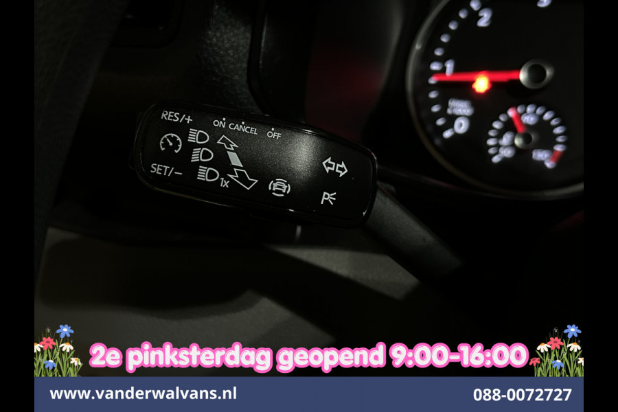 Volkswagen Crafter 2.0 TDI 141pk Automaat L3H3 L2H2 Euro6 Airco | Camera | Navigatie | 3000kg Trekhaak | Imperiaal | Apple Carplay Chauffeursstoel, Cruisecontrol, Android Auto, Parkeersensoren