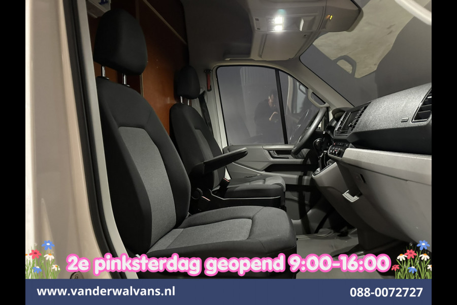 Volkswagen Crafter 2.0 TDI 141pk Automaat L3H3 L2H2 Euro6 Airco | Camera | Navigatie | 3000kg Trekhaak | Imperiaal | Apple Carplay Chauffeursstoel, Cruisecontrol, Android Auto, Parkeersensoren