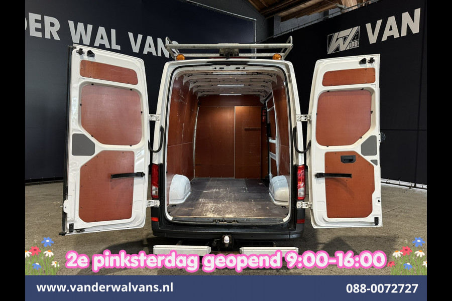 Volkswagen Crafter 2.0 TDI 141pk Automaat L3H3 L2H2 Euro6 Airco | Camera | Navigatie | 3000kg Trekhaak | Imperiaal | Apple Carplay Chauffeursstoel, Cruisecontrol, Android Auto, Parkeersensoren
