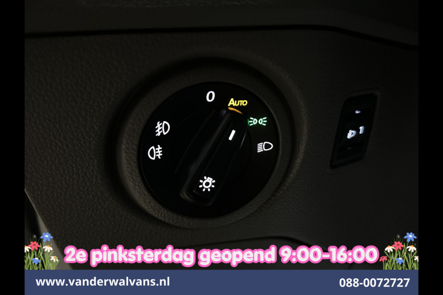Volkswagen Crafter 2.0 TDI 141pk Automaat L3H3 L2H2 Euro6 Airco | Camera | Navigatie | 3000kg Trekhaak | Imperiaal | Apple Carplay Chauffeursstoel, Cruisecontrol, Android Auto, Parkeersensoren
