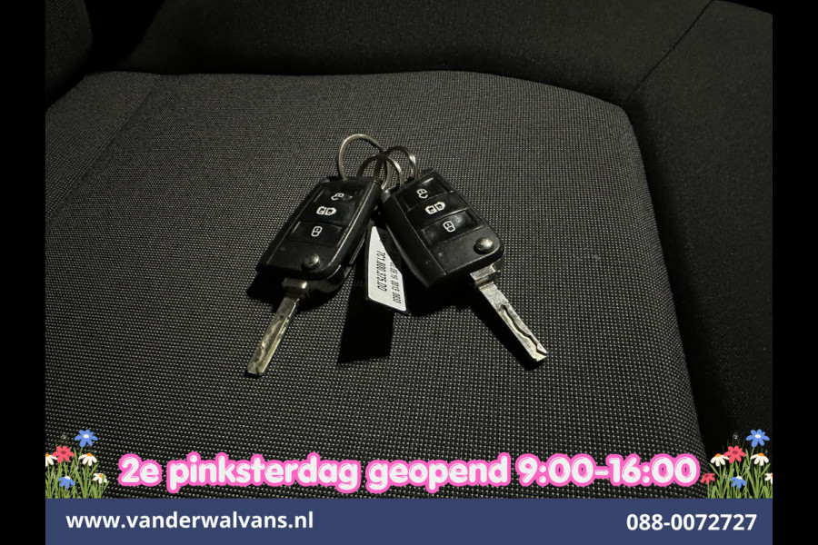 Volkswagen Crafter 2.0 TDI 141pk Automaat L3H3 L2H2 Euro6 Airco | Camera | Navigatie | 3000kg Trekhaak | Imperiaal | Apple Carplay Chauffeursstoel, Cruisecontrol, Android Auto, Parkeersensoren