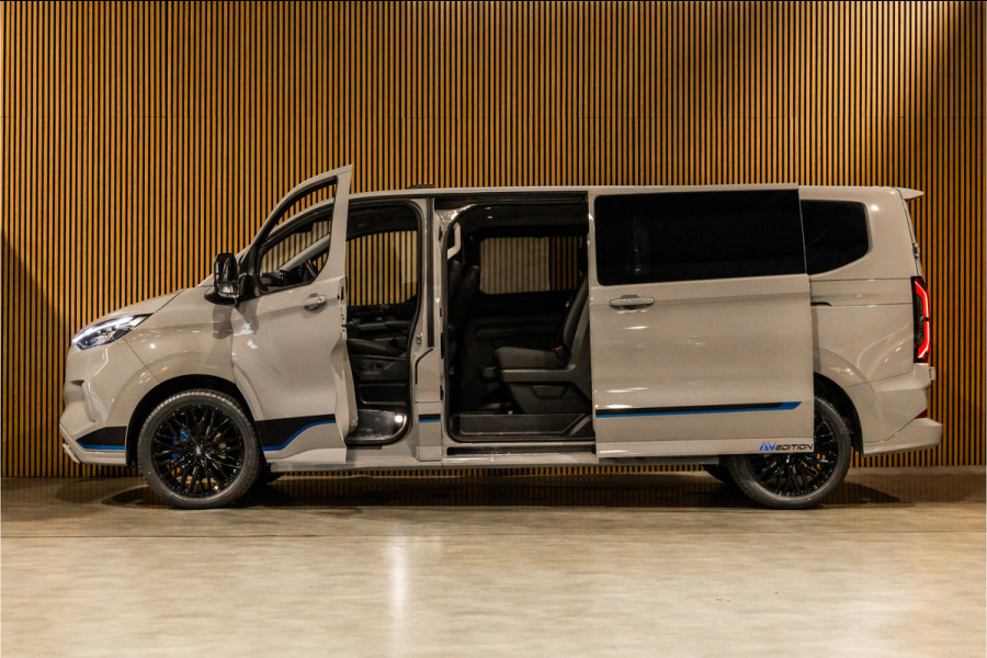 Ford Transit Custom 2.0 TDCI L2H1 SPORT 170 PK DC | BPM VRIJ | DUBBEL CABINE | 360 CAMERA | ACC | BLIS | NAVIGATIE | CARPLAY | LANE ASSIST | ELEK  TREKHAAK | 5-ZITTER | VERLENGDE FABRIEKSGARANTIE TOT12-2029