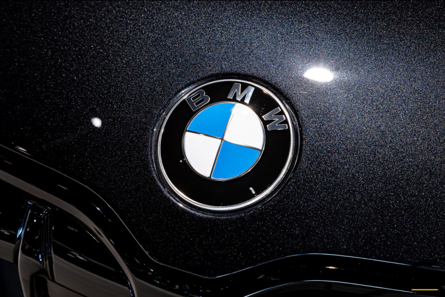 BMW X1 SDrive18i|M-sport|NAP|E-trekhaak|Cam|HUD|DealerOnderh