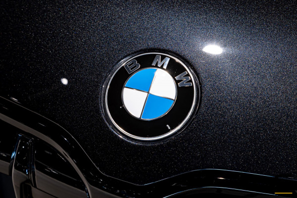 BMW X1 SDrive18i|M-sport|NAP|E-trekhaak|Cam|HUD|DealerOnderh