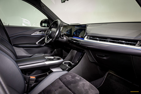 BMW X1 SDrive18i|M-sport|NAP|E-trekhaak|Cam|HUD|DealerOnderh