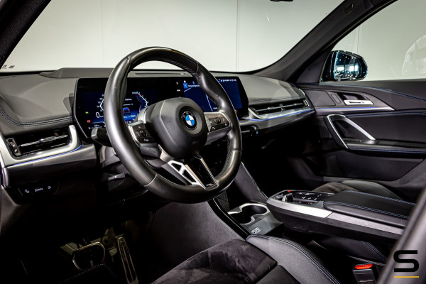 BMW X1 SDrive18i|M-sport|NAP|E-trekhaak|Cam|HUD|DealerOnderh