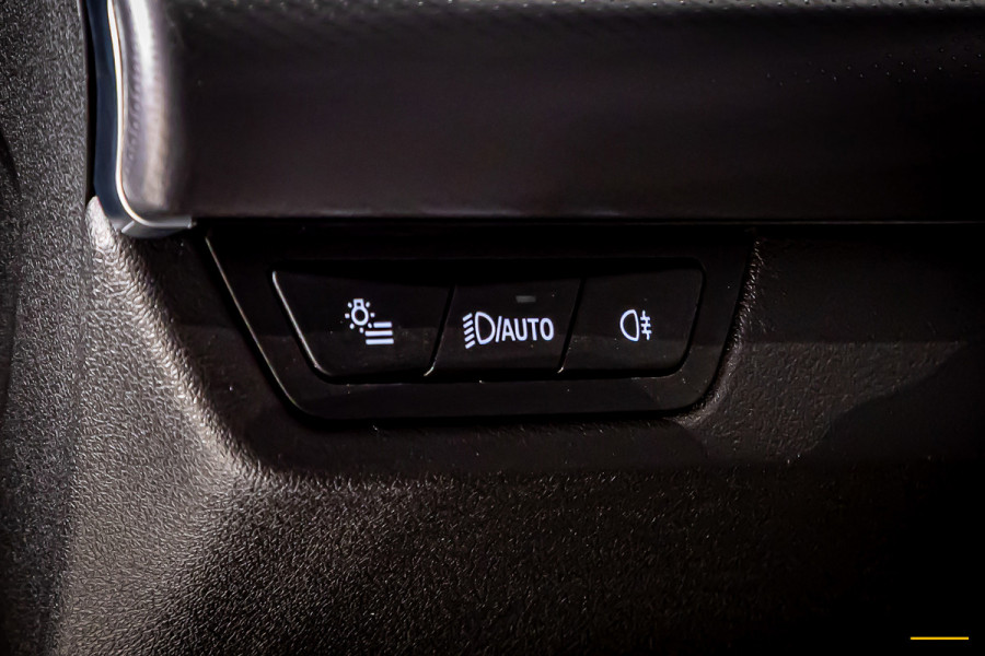 BMW X1 SDrive18i|M-sport|NAP|E-trekhaak|Cam|HUD|DealerOnderh