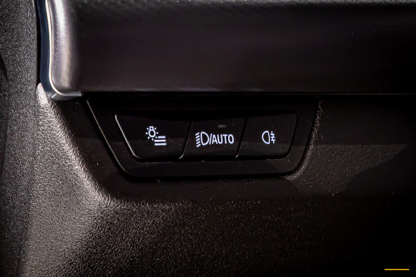 BMW X1 SDrive18i|M-sport|NAP|E-trekhaak|Cam|HUD|DealerOnderh