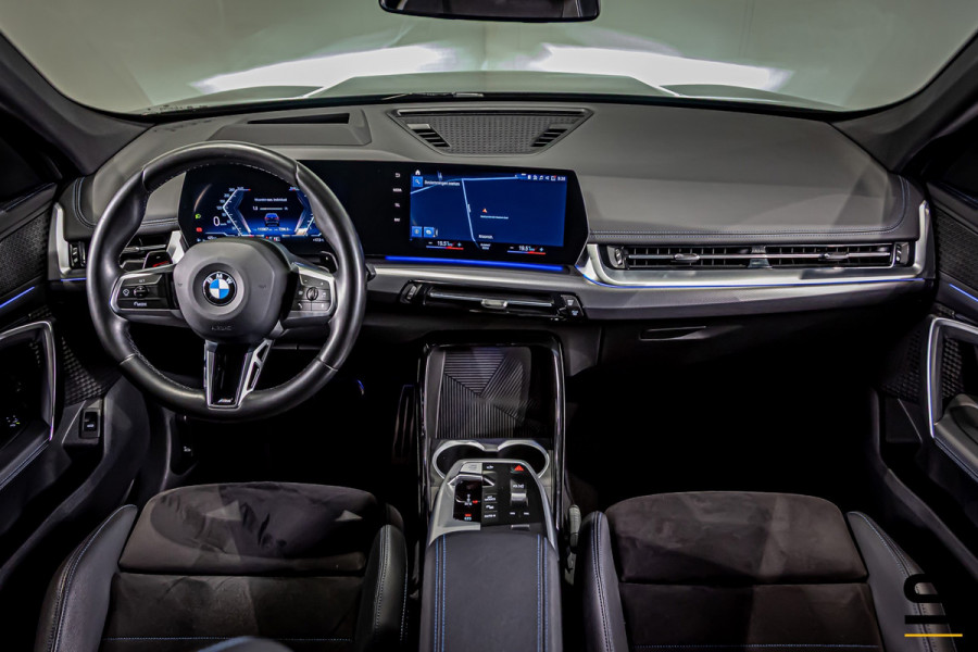 BMW X1 SDrive18i|M-sport|NAP|E-trekhaak|Cam|HUD|DealerOnderh