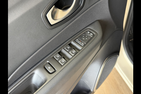 Renault Captur 0.9 TCe Intens Navi | 17" | Stoelverwarming | Camera | Bluetooth | 100% elk jaar Dealer onderhouden!