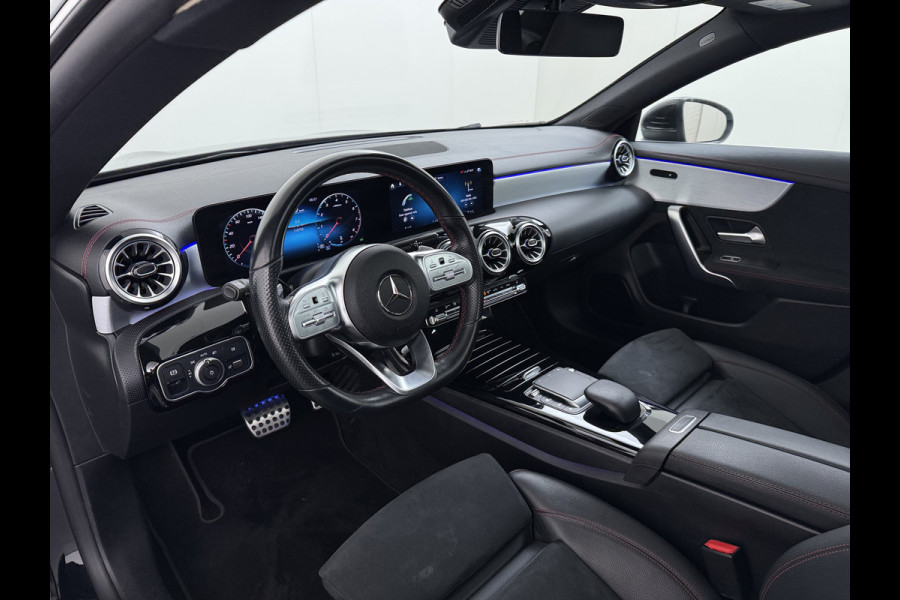 Mercedes-Benz CLA-Klasse 180 Automaat AMG Business Solution Panoramadak Camera Widescreen cockpit Apple Carplay Android Auto Navi Pdc Cruise Control Stoe Privacy Glas Lmv Led DAB Licht en zichtpakket Premium pakket Dealeronderhouden 1e Eigenaar Origineel Nederlandse Auto