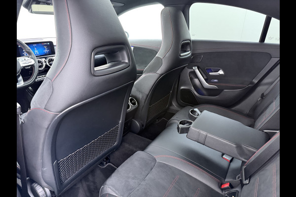 Mercedes-Benz CLA-Klasse 180 Automaat AMG Business Solution Panoramadak Camera Widescreen cockpit Apple Carplay Android Auto Navi Pdc Cruise Control Stoe Privacy Glas Lmv Led DAB Licht en zichtpakket Premium pakket Dealeronderhouden 1e Eigenaar Origineel Nederlandse Auto