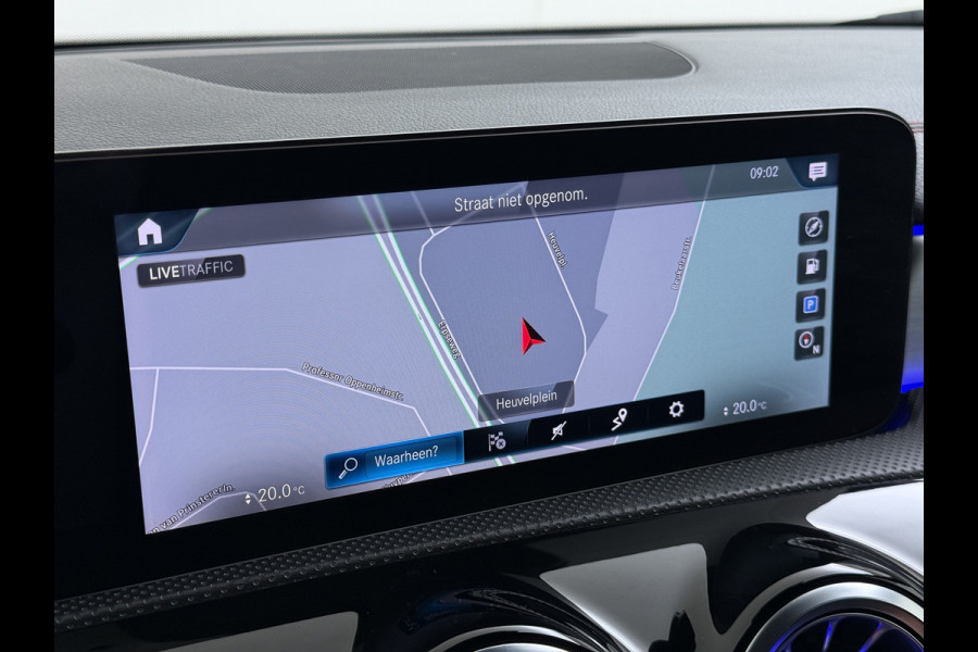 Mercedes-Benz CLA-Klasse 180 Automaat AMG Business Solution Panoramadak Camera Widescreen cockpit Apple Carplay Android Auto Navi Pdc Cruise Control Stoe Privacy Glas Lmv Led DAB Licht en zichtpakket Premium pakket Dealeronderhouden 1e Eigenaar Origineel Nederlandse Auto