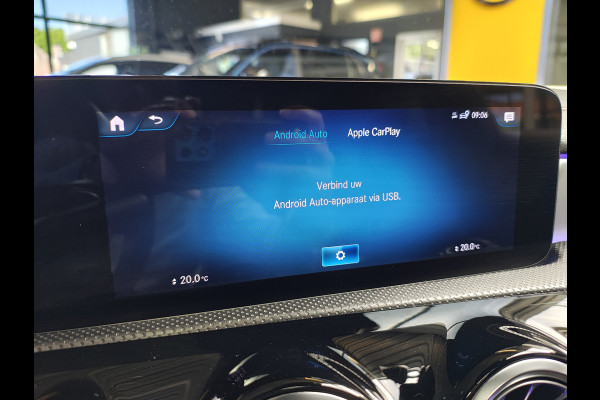 Mercedes-Benz CLA-Klasse 180 Automaat AMG Business Solution Panoramadak Camera Widescreen cockpit Apple Carplay Android Auto Navi Pdc Cruise Control Stoe Privacy Glas Lmv Led DAB Licht en zichtpakket Premium pakket Dealeronderhouden 1e Eigenaar Origineel Nederlandse Auto