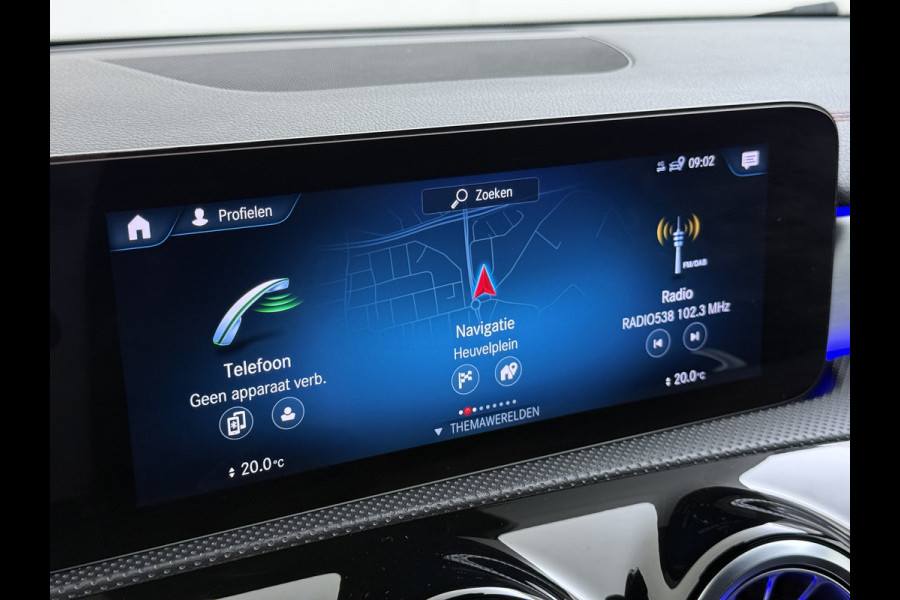 Mercedes-Benz CLA-Klasse 180 Automaat AMG Business Solution Panoramadak Camera Widescreen cockpit Apple Carplay Android Auto Navi Pdc Cruise Control Stoe Privacy Glas Lmv Led DAB Licht en zichtpakket Premium pakket Dealeronderhouden 1e Eigenaar Origineel Nederlandse Auto