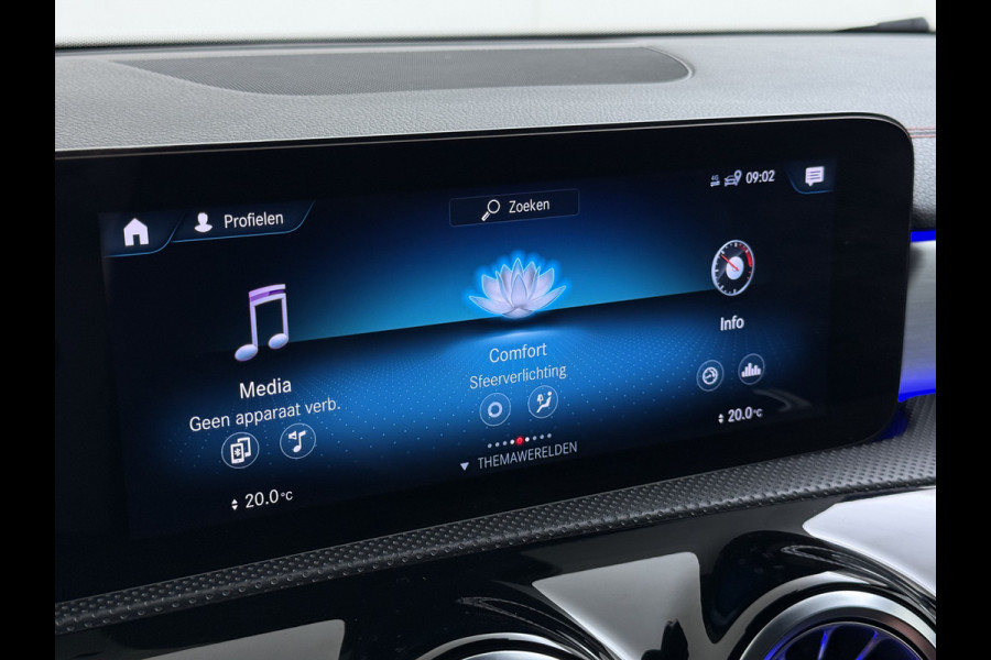 Mercedes-Benz CLA-Klasse 180 Automaat AMG Business Solution Panoramadak Camera Widescreen cockpit Apple Carplay Android Auto Navi Pdc Cruise Control Stoe Privacy Glas Lmv Led DAB Licht en zichtpakket Premium pakket Dealeronderhouden 1e Eigenaar Origineel Nederlandse Auto