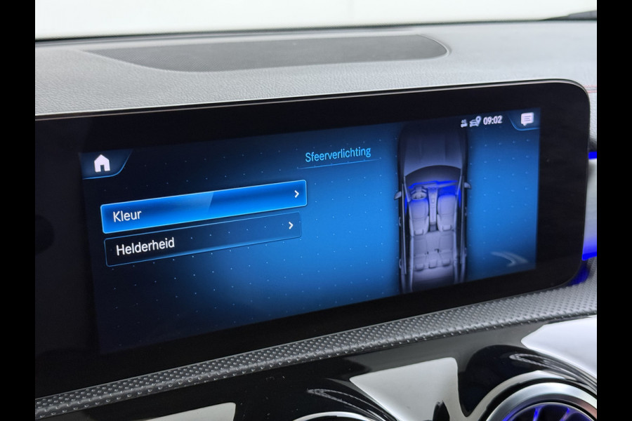 Mercedes-Benz CLA-Klasse 180 Automaat AMG Business Solution Panoramadak Camera Widescreen cockpit Apple Carplay Android Auto Navi Pdc Cruise Control Stoe Privacy Glas Lmv Led DAB Licht en zichtpakket Premium pakket Dealeronderhouden 1e Eigenaar Origineel Nederlandse Auto