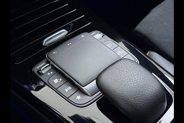 Mercedes-Benz CLA-Klasse 180 Automaat AMG Business Solution Panoramadak Camera Widescreen cockpit Apple Carplay Android Auto Navi Pdc Cruise Control Stoe Privacy Glas Lmv Led DAB Licht en zichtpakket Premium pakket Dealeronderhouden 1e Eigenaar Origineel Nederlandse Auto