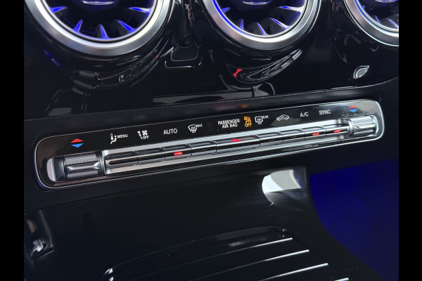 Mercedes-Benz CLA-Klasse 180 Automaat AMG Business Solution Panoramadak Camera Widescreen cockpit Apple Carplay Android Auto Navi Pdc Cruise Control Stoe Privacy Glas Lmv Led DAB Licht en zichtpakket Premium pakket Dealeronderhouden 1e Eigenaar Origineel Nederlandse Auto