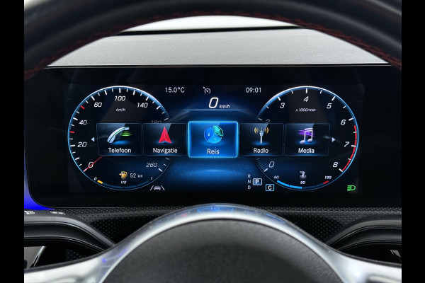 Mercedes-Benz CLA-Klasse 180 Automaat AMG Business Solution Panoramadak Camera Widescreen cockpit Apple Carplay Android Auto Navi Pdc Cruise Control Stoe Privacy Glas Lmv Led DAB Licht en zichtpakket Premium pakket Dealeronderhouden 1e Eigenaar Origineel Nederlandse Auto