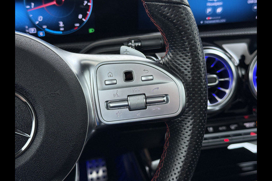 Mercedes-Benz CLA-Klasse 180 Automaat AMG Business Solution Panoramadak Camera Widescreen cockpit Apple Carplay Android Auto Navi Pdc Cruise Control Stoe Privacy Glas Lmv Led DAB Licht en zichtpakket Premium pakket Dealeronderhouden 1e Eigenaar Origineel Nederlandse Auto
