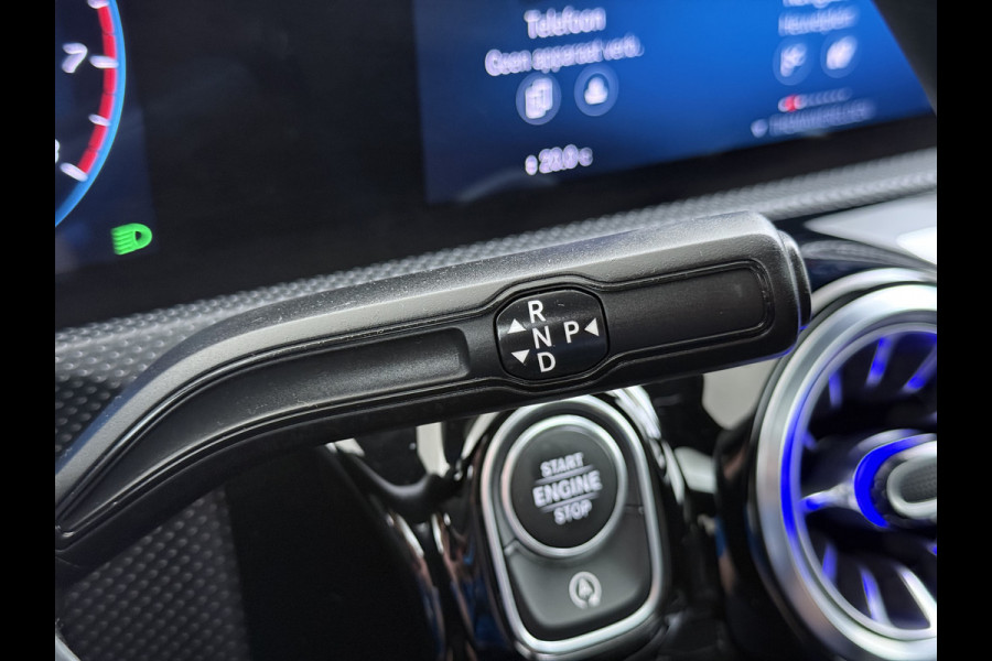 Mercedes-Benz CLA-Klasse 180 Automaat AMG Business Solution Panoramadak Camera Widescreen cockpit Apple Carplay Android Auto Navi Pdc Cruise Control Stoe Privacy Glas Lmv Led DAB Licht en zichtpakket Premium pakket Dealeronderhouden 1e Eigenaar Origineel Nederlandse Auto