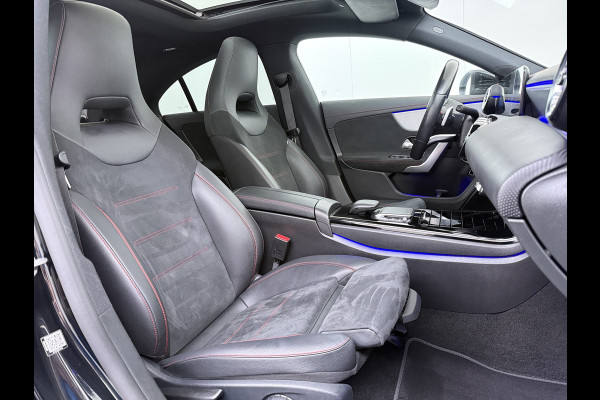 Mercedes-Benz CLA-Klasse 180 Automaat AMG Business Solution Panoramadak Camera Widescreen cockpit Apple Carplay Android Auto Navi Pdc Cruise Control Stoe Privacy Glas Lmv Led DAB Licht en zichtpakket Premium pakket Dealeronderhouden 1e Eigenaar Origineel Nederlandse Auto