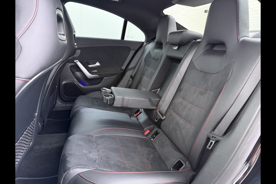 Mercedes-Benz CLA-Klasse 180 Automaat AMG Business Solution Panoramadak Camera Widescreen cockpit Apple Carplay Android Auto Navi Pdc Cruise Control Stoe Privacy Glas Lmv Led DAB Licht en zichtpakket Premium pakket Dealeronderhouden 1e Eigenaar Origineel Nederlandse Auto